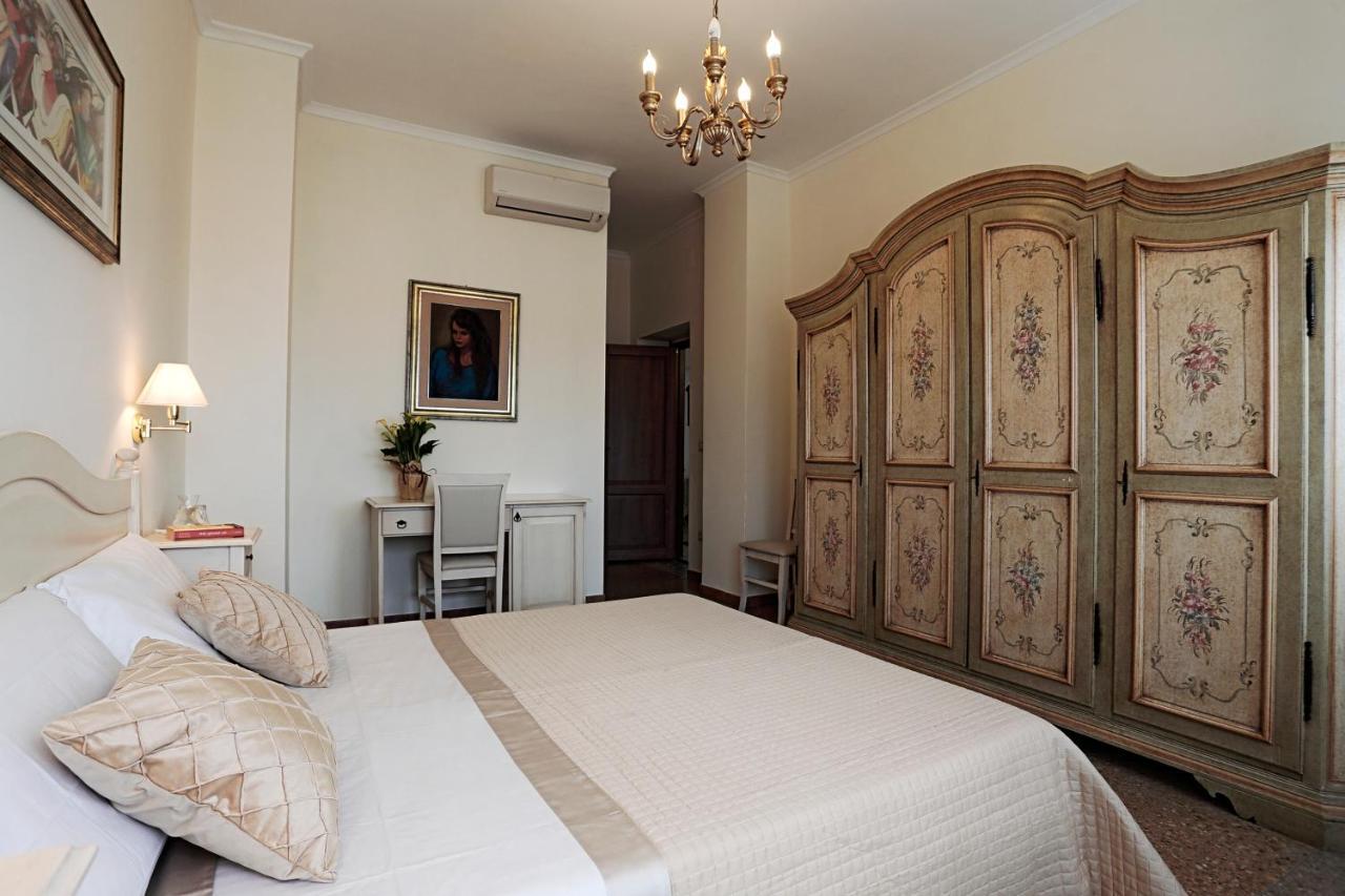 Il Castello Guest House Сассари Экстерьер фото